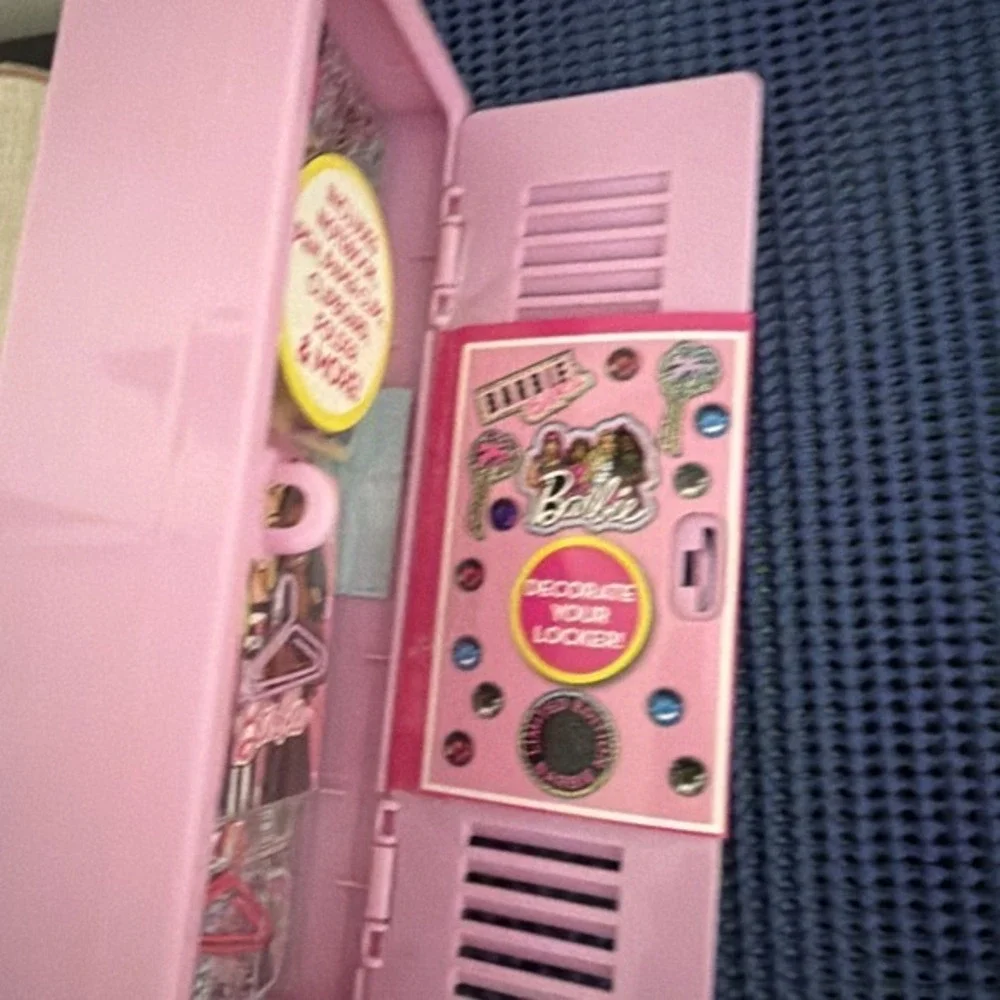 Barbie Design Activity Locker‎ (Item #52906).   715